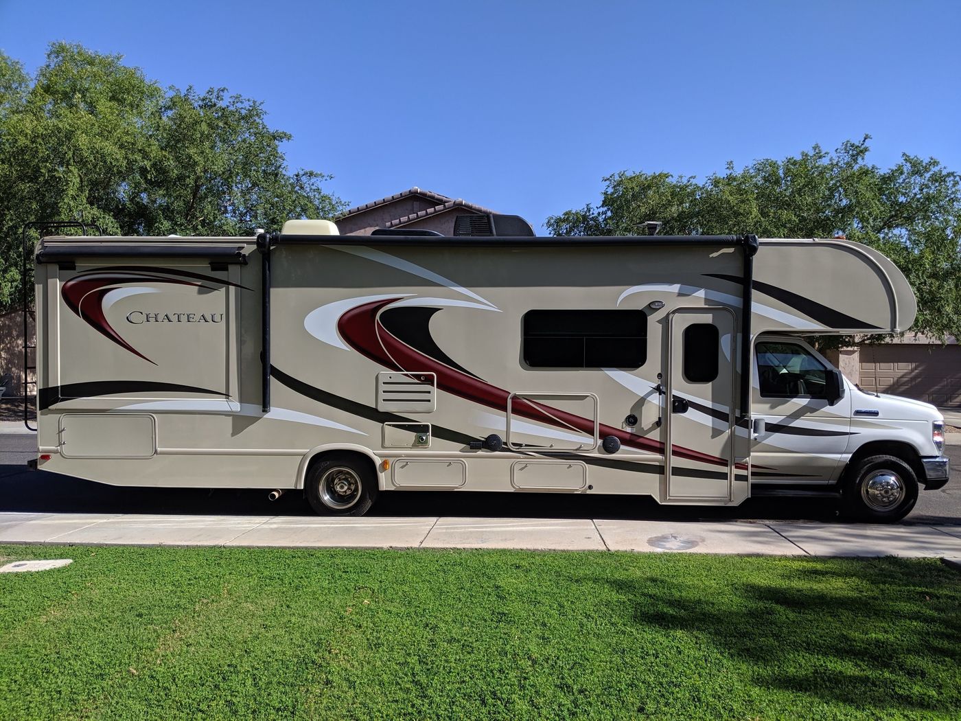 RV Rentals in Gilbert, AZ 2016 ClassC Thor Chateau31l near 85234