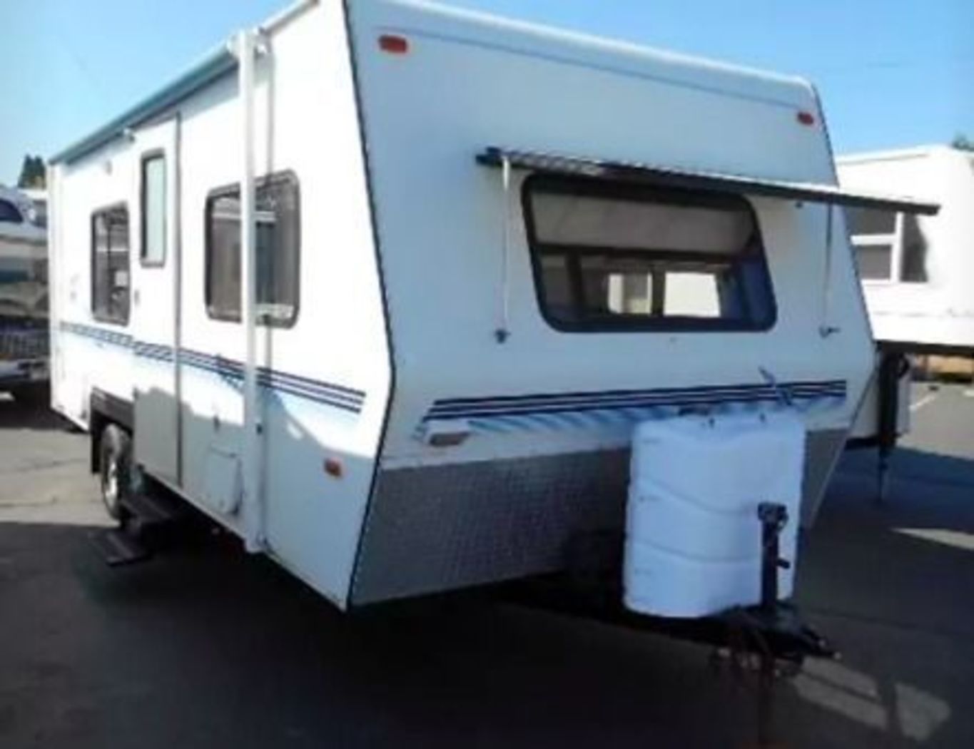 RV Rentals in Huachuca City, AZ 1999 TravelTrailer Nash Model22g