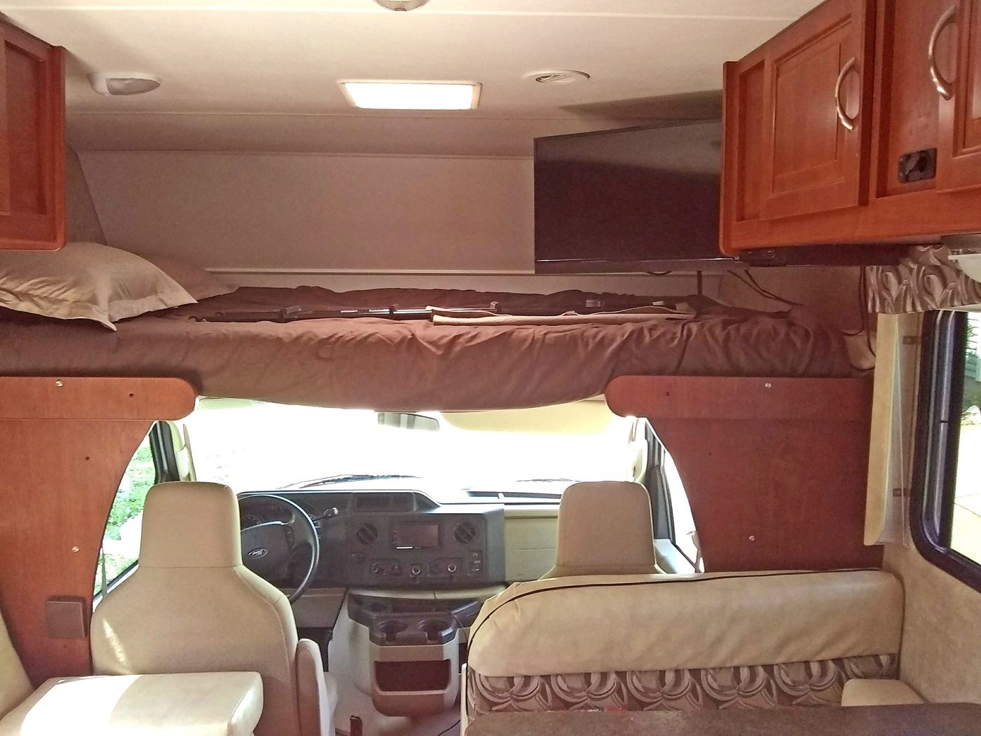 RV Rentals in Germantown, OH 2014 ClassC Winnebago ItascaSpirit