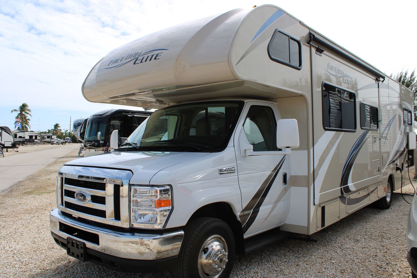 RV Rentals in Vero Beach, FL 2019 ClassC ThorMotorCoach FreedomElite near RVnGO
