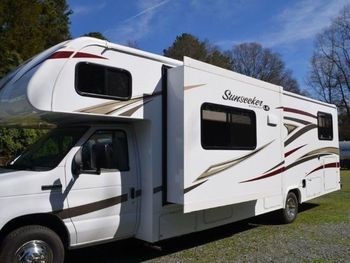 2017 Forest River 32' Sunseeker Bunkhouse - Class C RV on RVnGO.com