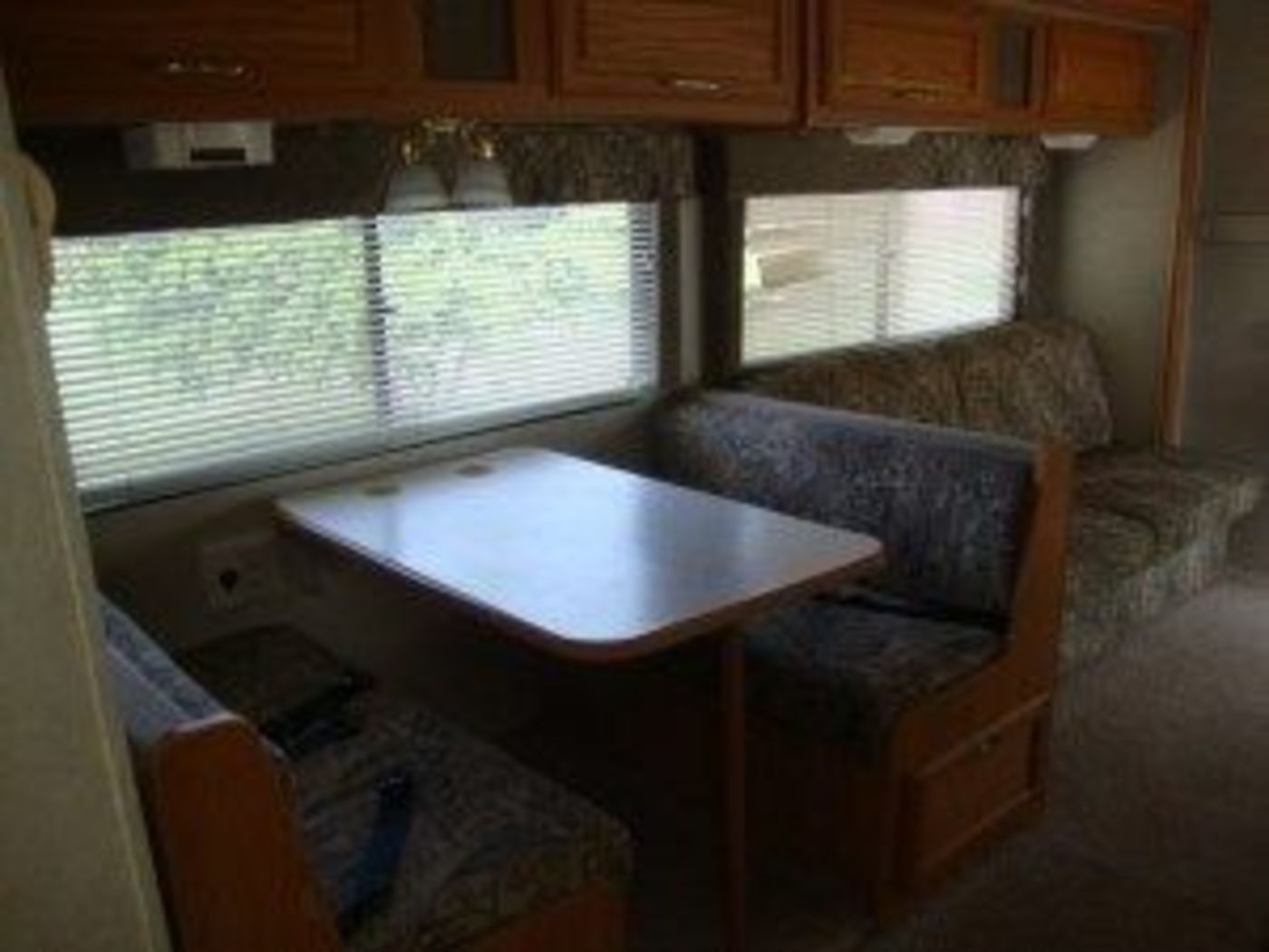 RV Rentals in Mesa, AZ - - 2006 Class-C Winnebago Chalet ...