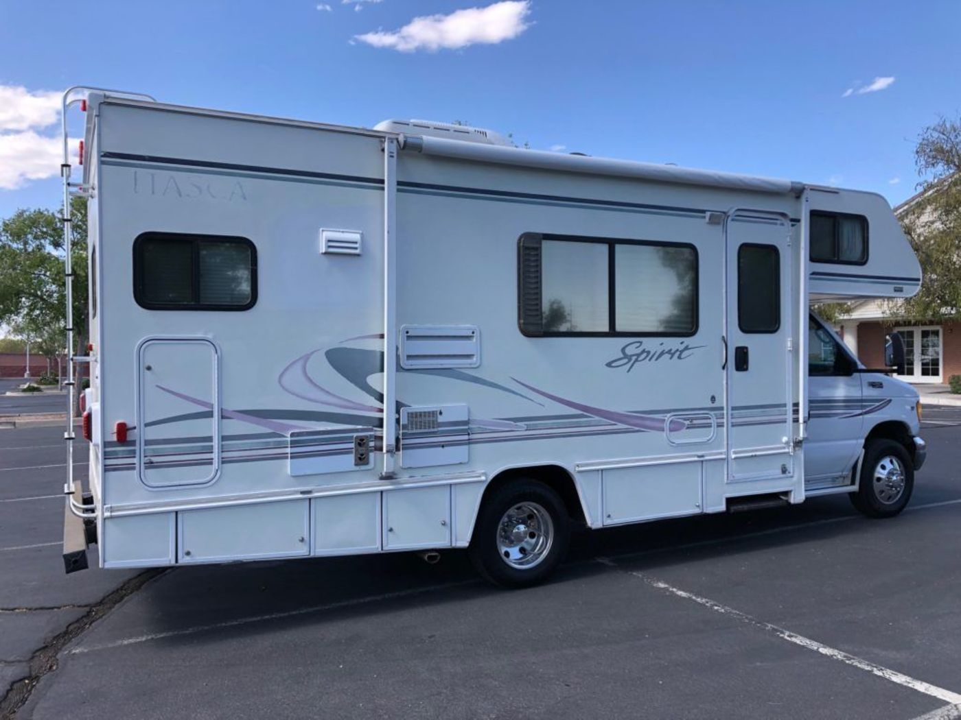 RV Rentals in Mesa, AZ 2003 ClassC Itasca Spirit near 85212 RVnGO
