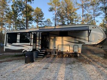 2018 Forest River Cardinal - Fifth Wheel RV on RVnGO.com
