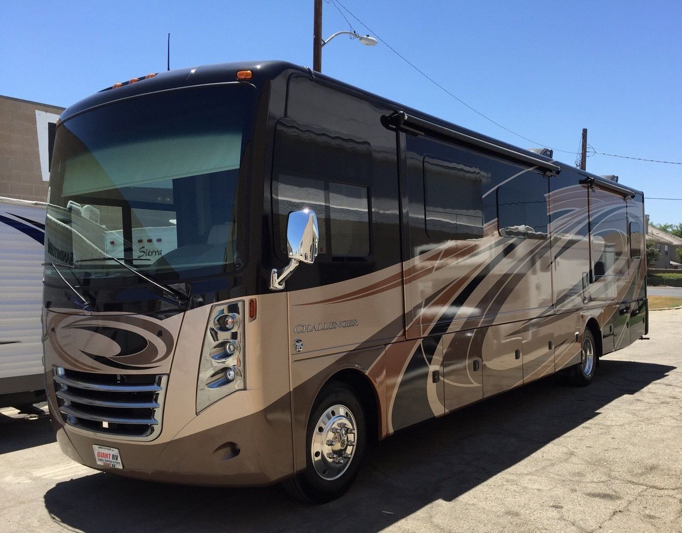 RV Rentals in Ontario, CA 2017 ClassA Thor Challenger near 91762