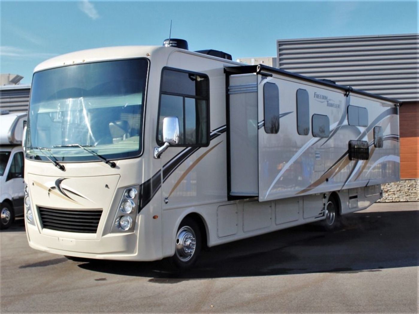 RV Rentals in Stoughton, WI - - 2020 Class-A Thor Traveler ...