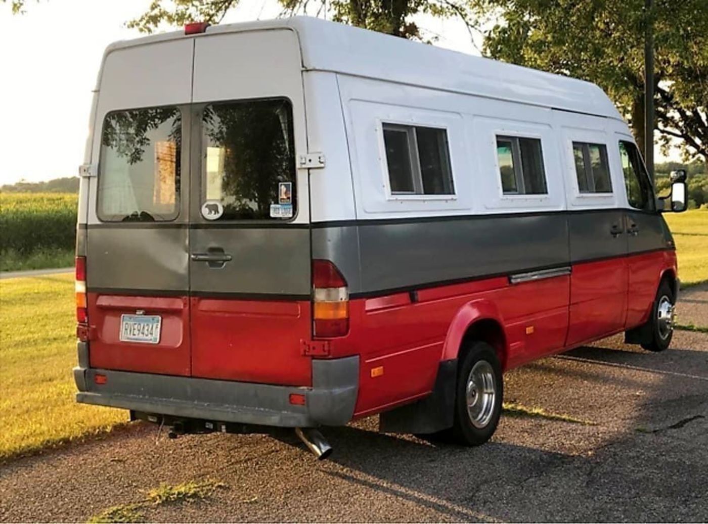 RV Rentals in Minneapolis, MN 2004 ClassB Dodge Sprinter near RVnGO
