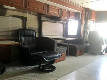 2007 Fleetwood Discovery - Class A RV on RVnGO.com