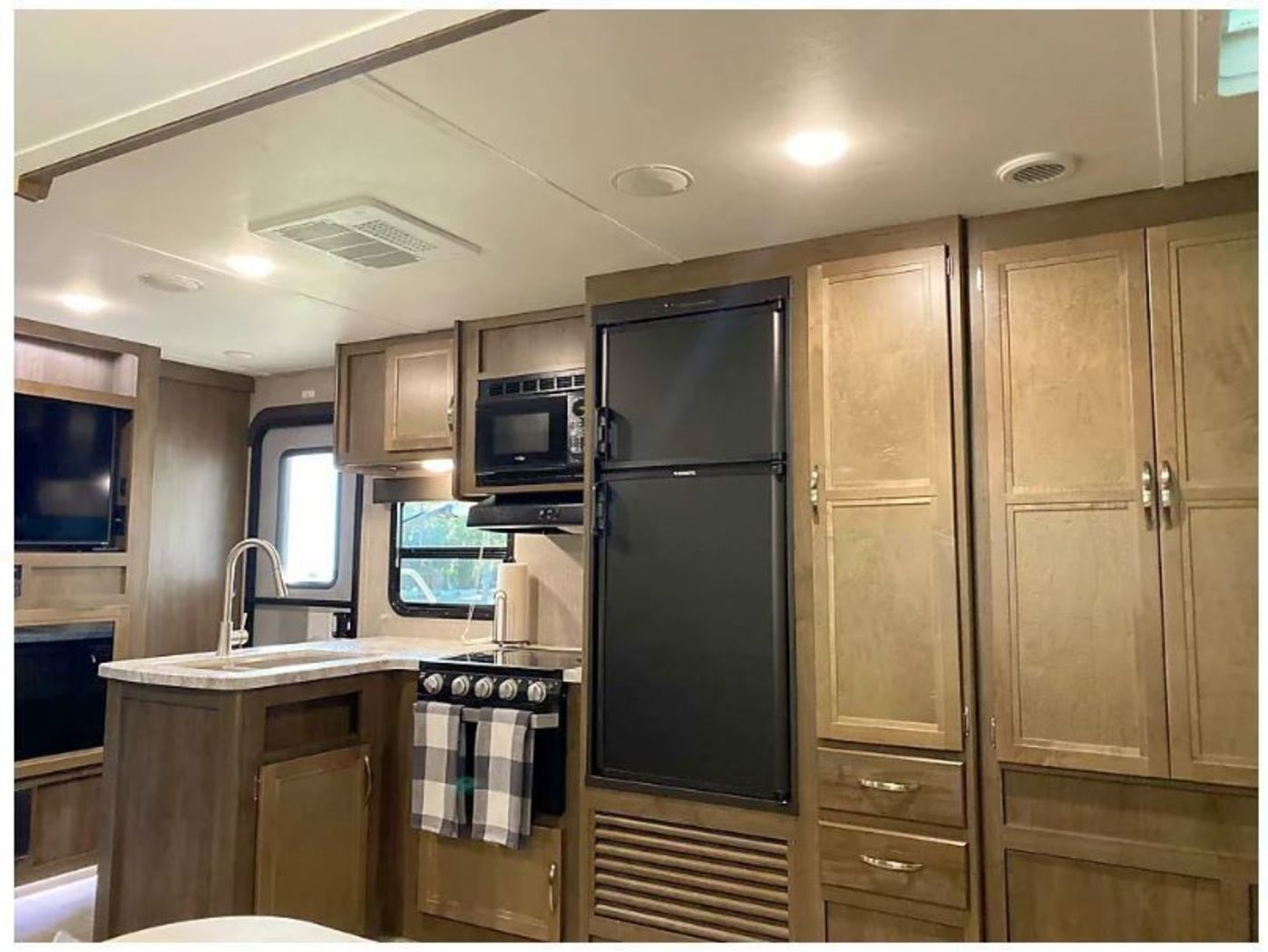 RV Rentals in Lake Wales, FL 2019 TravelTrailer Coleman Light