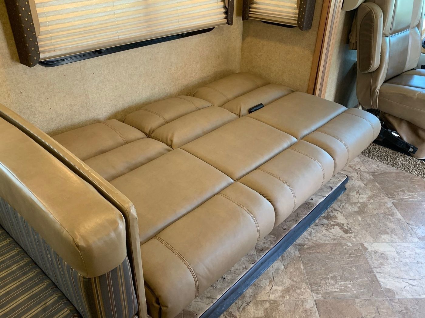 RV Rentals in Bakersfield, CA - - 2016 Class-A Thor-Motor ...