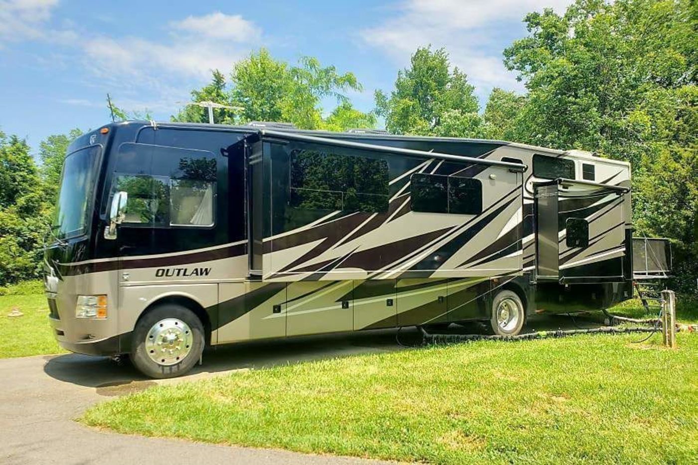 RV Rentals in Seymour, IN 2020 ClassA Thor Outlaw near 47274 RVnGO