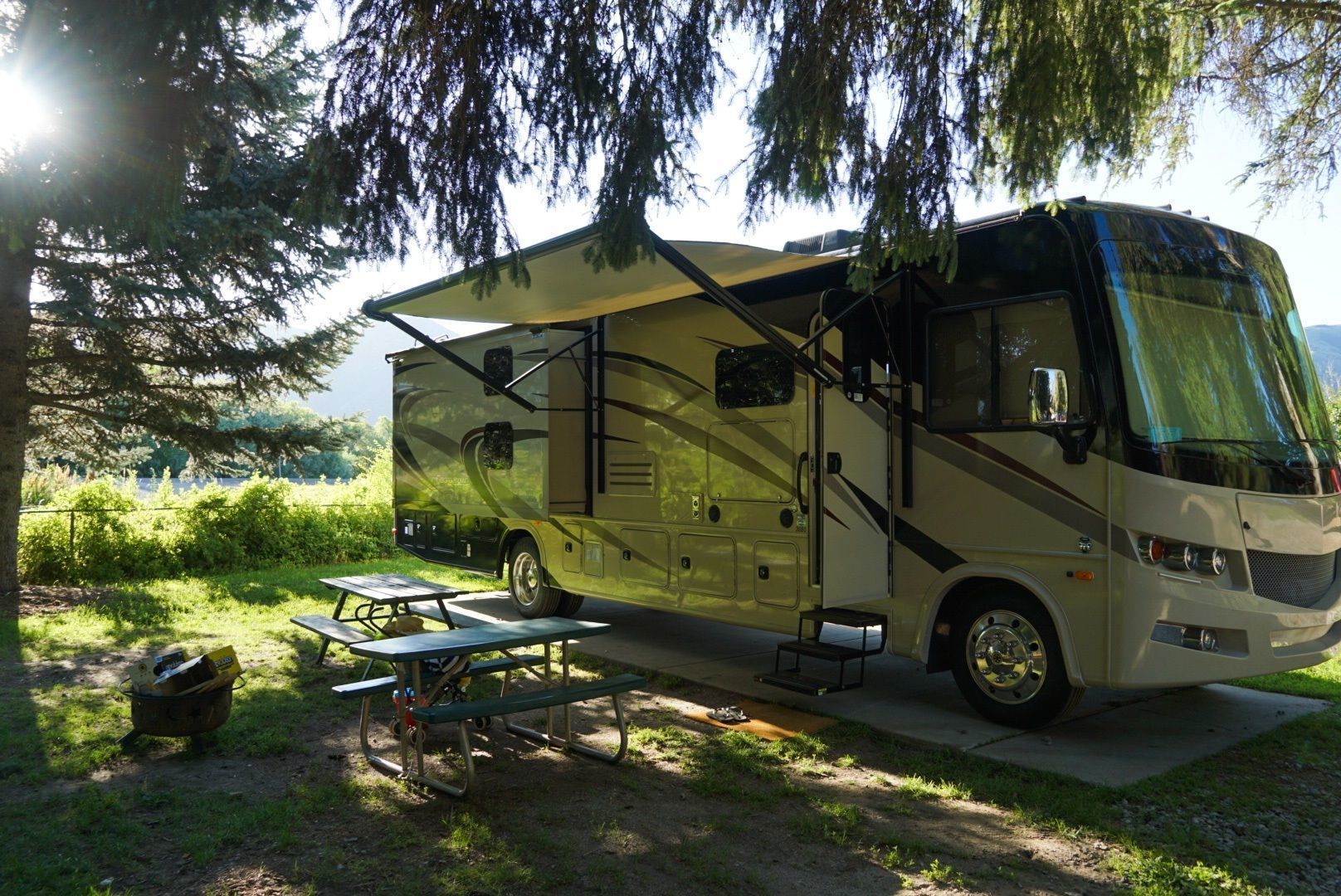 Enzo: 2 full bath, washer/dryer, 6 Beds sleeps 8-10