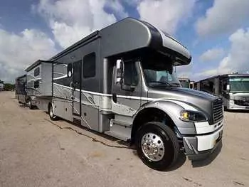 2020 Dynamax Corp DX3 - Class C RV on RVnGO.com