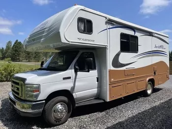 2010 Fleetwood Jamboree - Class C RV on RVnGO.com