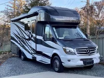 2018 Tiffin Motorhomes WAYFARER 24FW - Class C RV on RVnGO.com