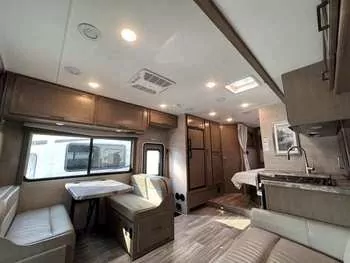 2022 Thor Motor Coach Four Winds 27R - Class C RV on RVnGO.com