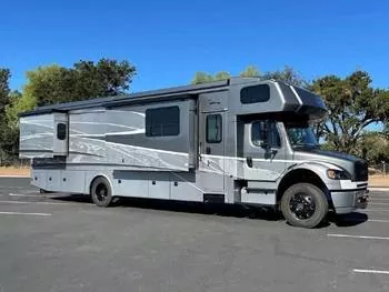 2020 Dynamax Corp DX3 37TS - Class C RV on RVnGO.com