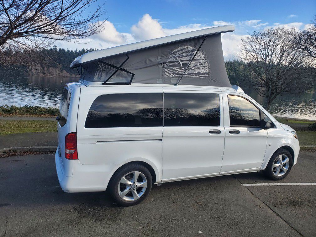 Mercedes-Benz Metris PopTop versatile Van