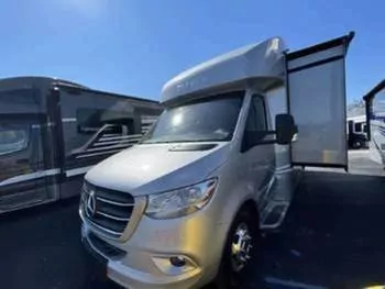 2021 Tiffin Motorhomes WAYFARER 25RW - Class C RV on RVnGO.com