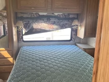 2000 Bounder Fleetwood - Class A RV on RVnGO.com