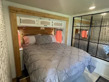 2017 Forest River Wildwood DLX 402QBQ - Travel Trailer RV on RVnGO.com