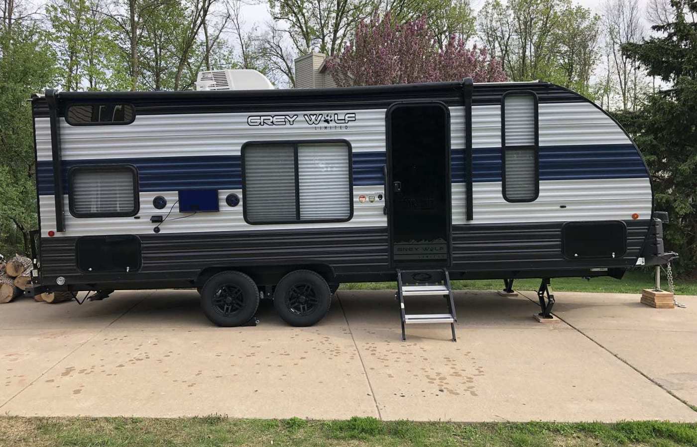 シーズグローリーrv 3枚 SOLD 2024 Forest River Cherokee Grey Wolf 24JS Travel