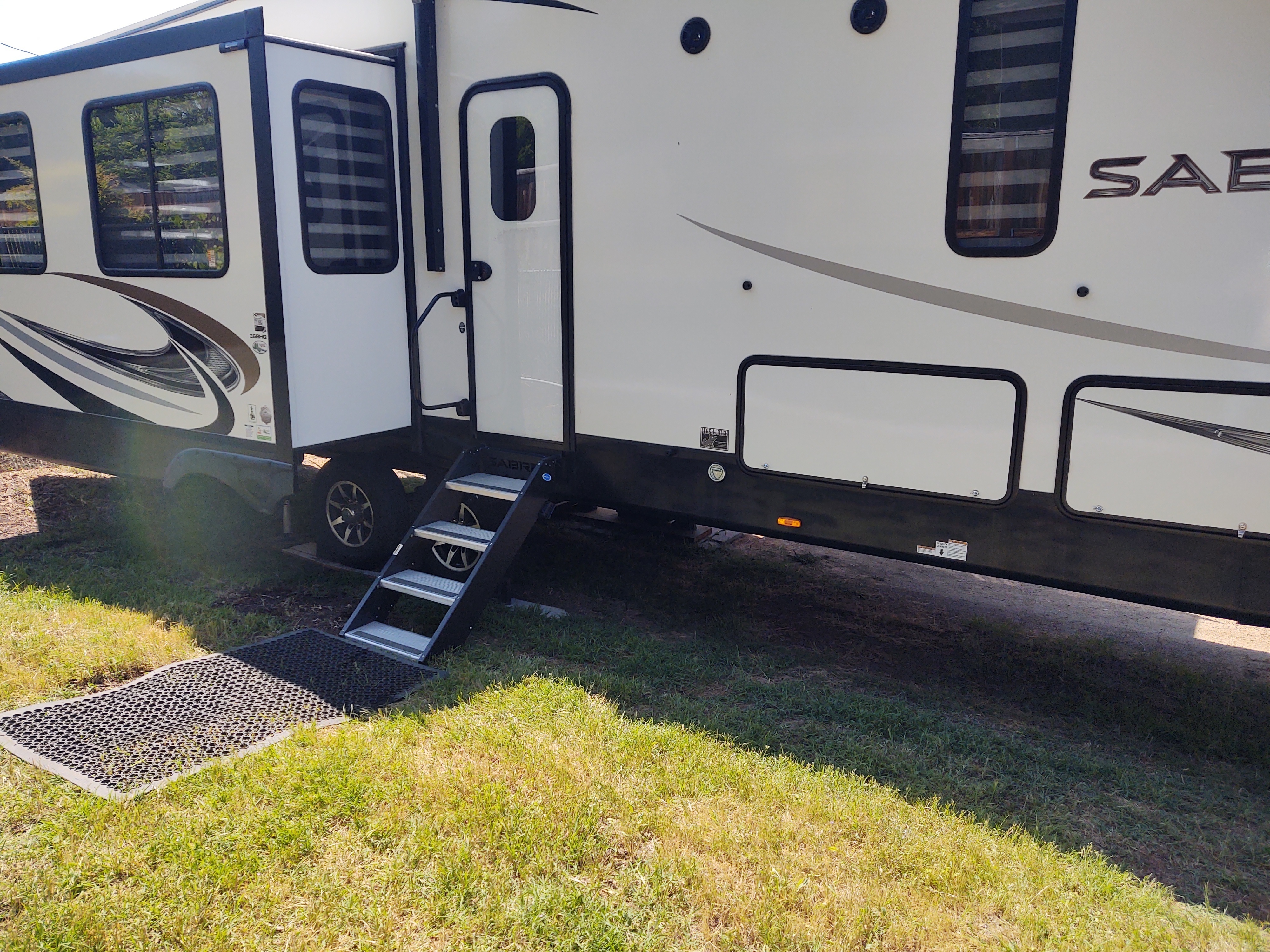 Beautiful and Huge 2 bedroom and a bed loft with washer/dryer!