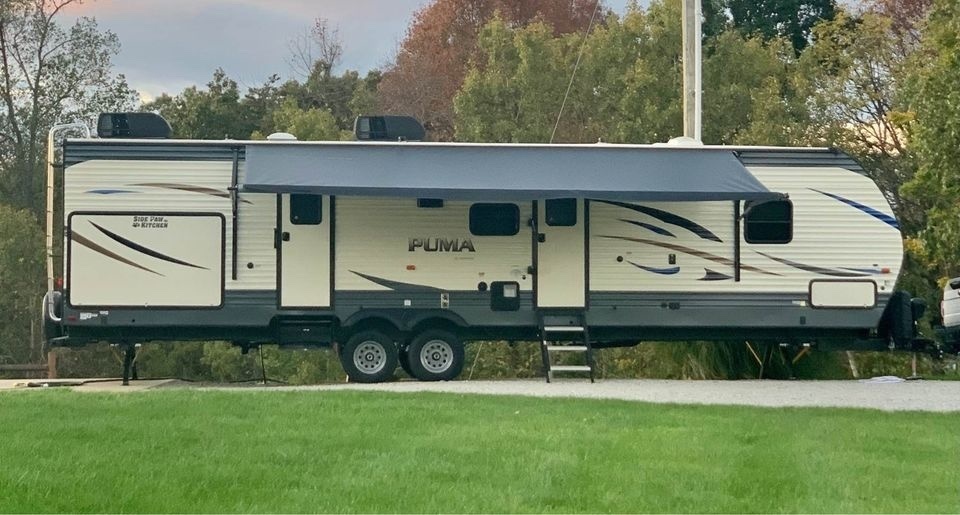 Immaculate 2020 Palomino Puma 32BHDB Sleeps 10 