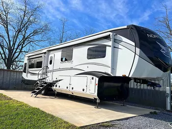 2022 Jayco North Point 377RLBH - Fifth Wheel RV on RVnGO.com
