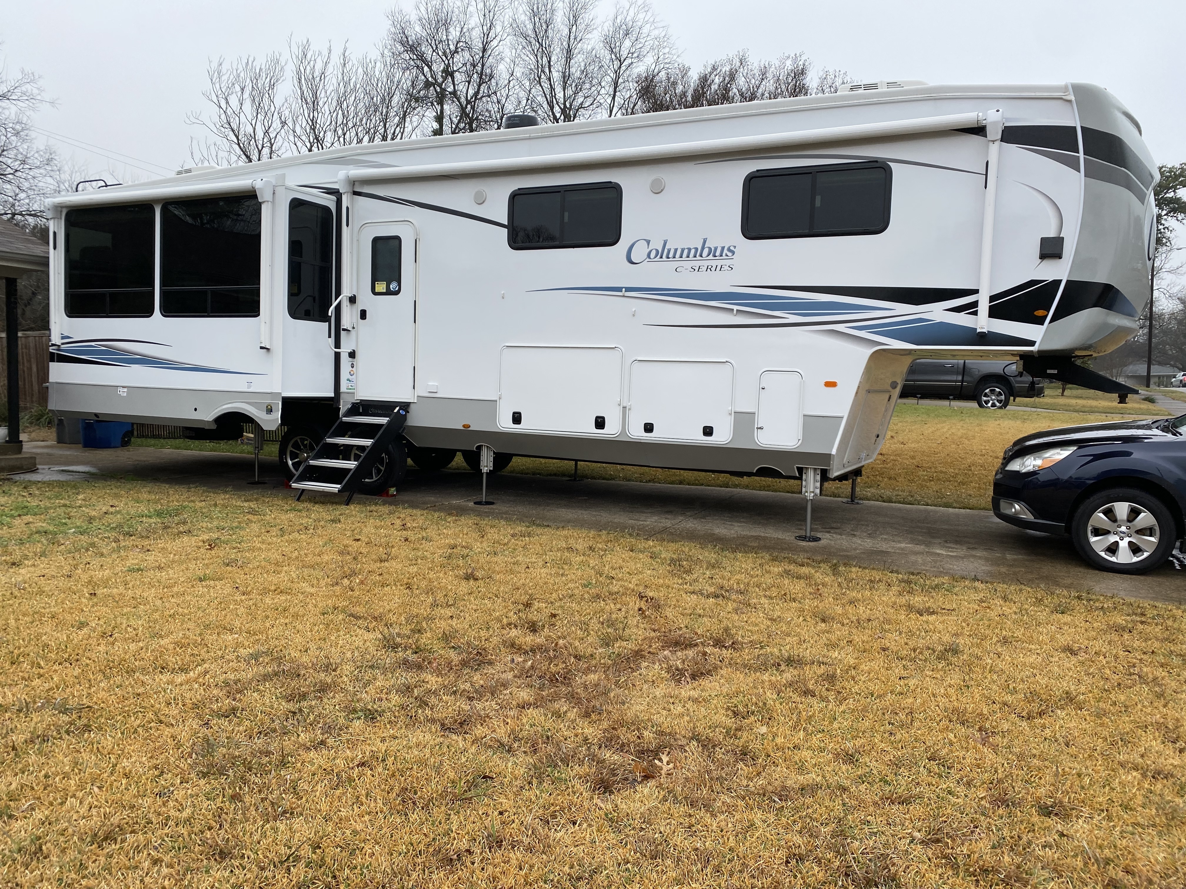 2022, 41 ft. Columbus MBC fifth wheel for rent!