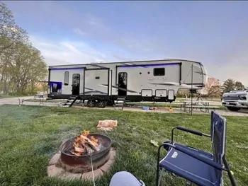 2022 Forest River Cherokee Arctic Wolf 3770 Suite - Fifth Wheel RV on RVnGO.com