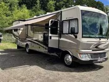2013 Fleetwood Rv Bounder 35k - Class A RV on RVnGO.com