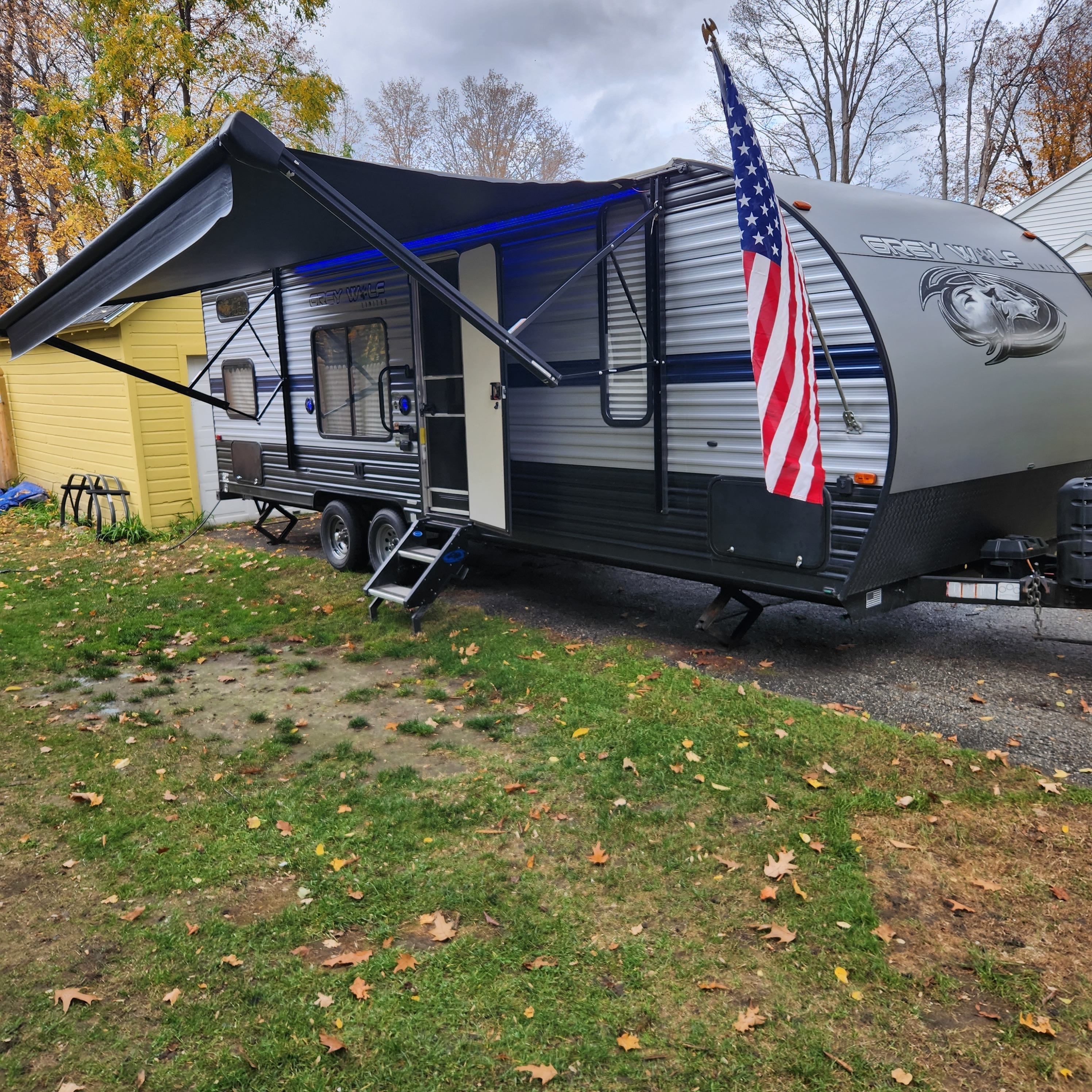 2020 Grey Wolf Sleeps 10!