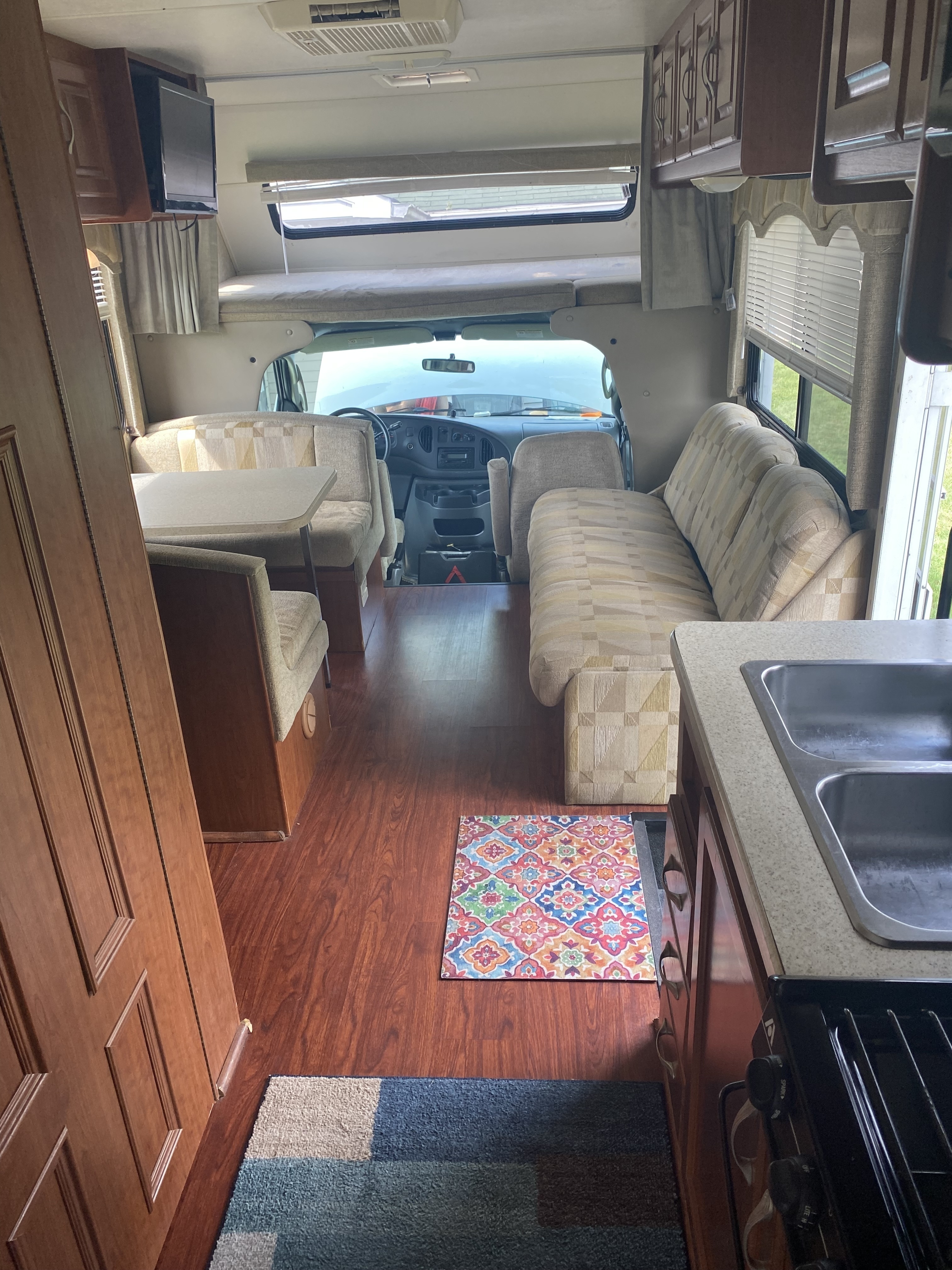 EASY TO DRIVE - FUN MOVER FOR FAMILIES AND NEW CAMPERS