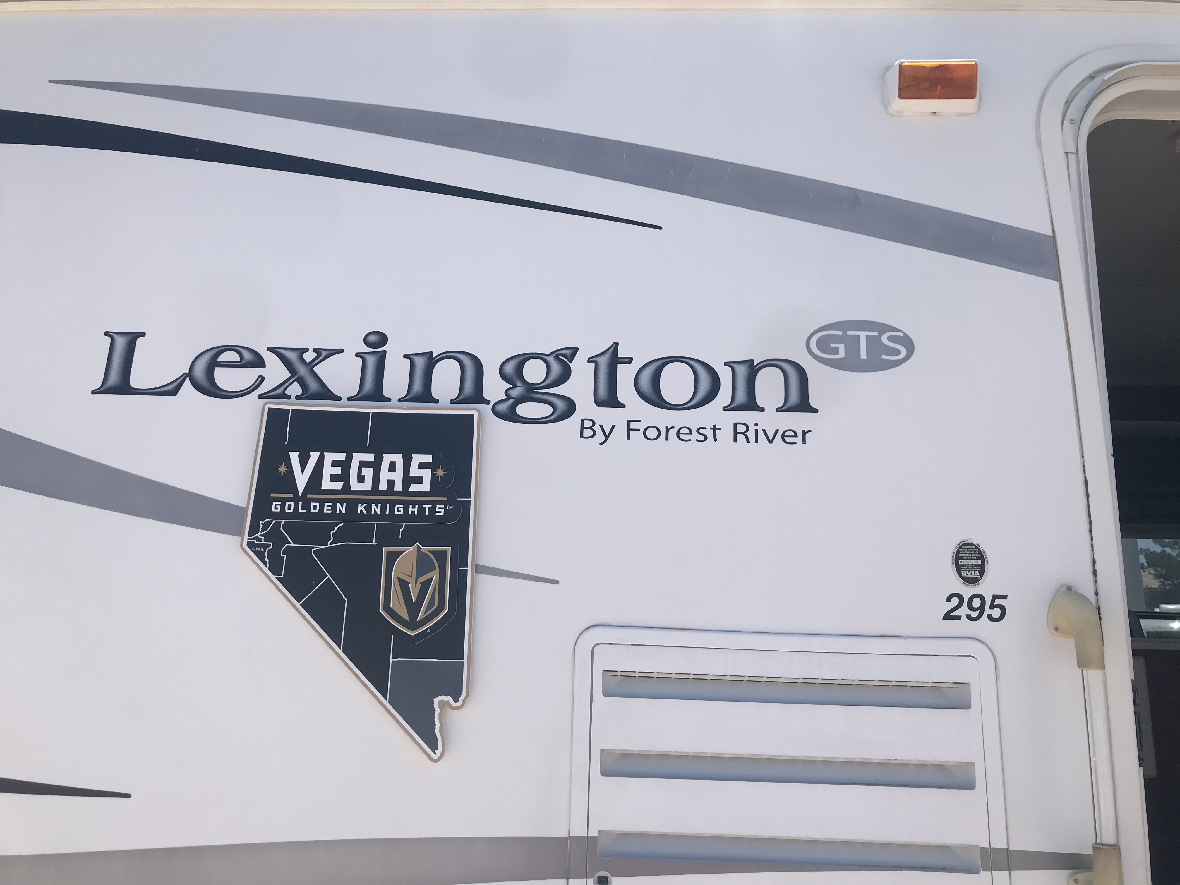 2010 Class C Lexington 295DS