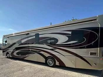 2017 Fleetwood Discovery 40G - Class A RV on RVnGO.com