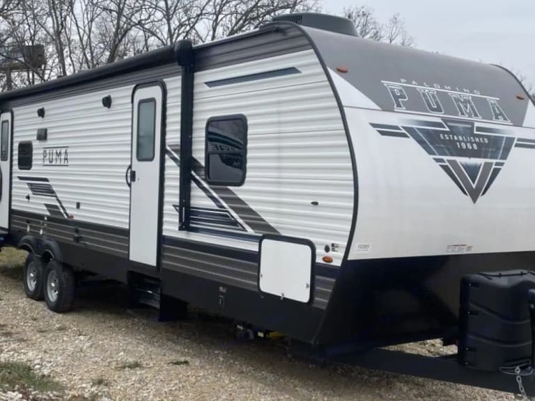 Spacious pull behind travel trailer