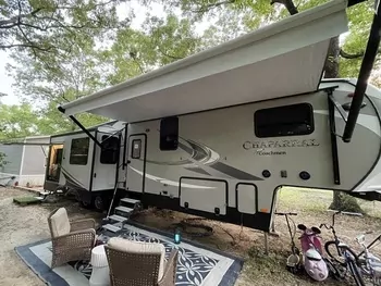 2019 Coachmen Chaparral  - Fifth Wheel RV on RVnGO.com