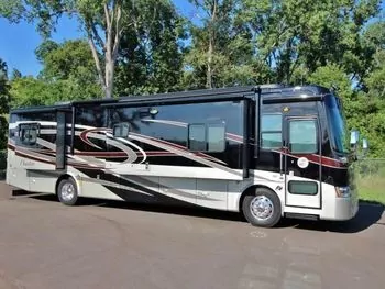 2010 Tiffin Tiffen 38.8' - Class A RV on RVnGO.com