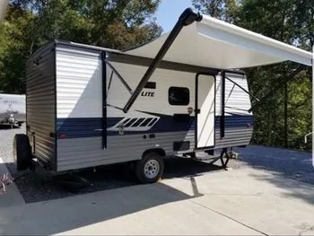 2019 Crossroads Zinger lite - Travel Trailer RV on RVnGO.com