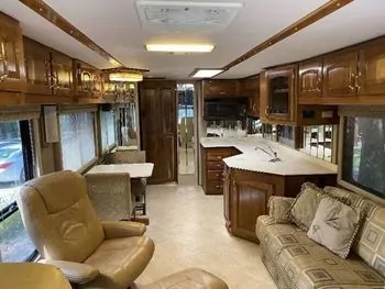 2001 Beaver Patriot  - Class A RV on RVnGO.com